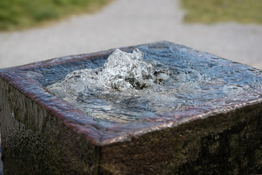 fountain, water, nature-1642204.jpg