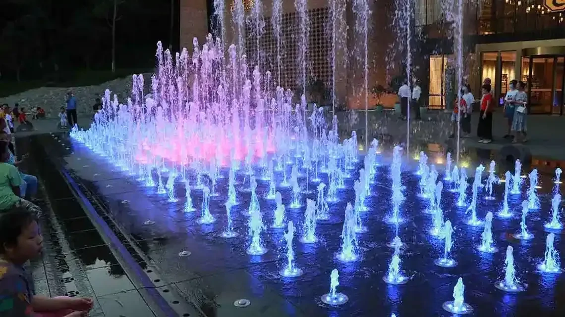 Shopping mall outdoor squares